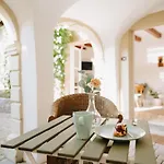 Appartement Residenz Bella Italia - Charmante Unterkunft Im Herzen Von Wuerzburg Mit Balkon, Terrasse Und Parkplatz Im Innenhof!