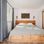 Appartement Residenz Bella Italia - Charmante Unterkunft Im Herzen Von Wuerzburg Mit Balkon, Terrasse Und Parkplatz Im Innenhof!